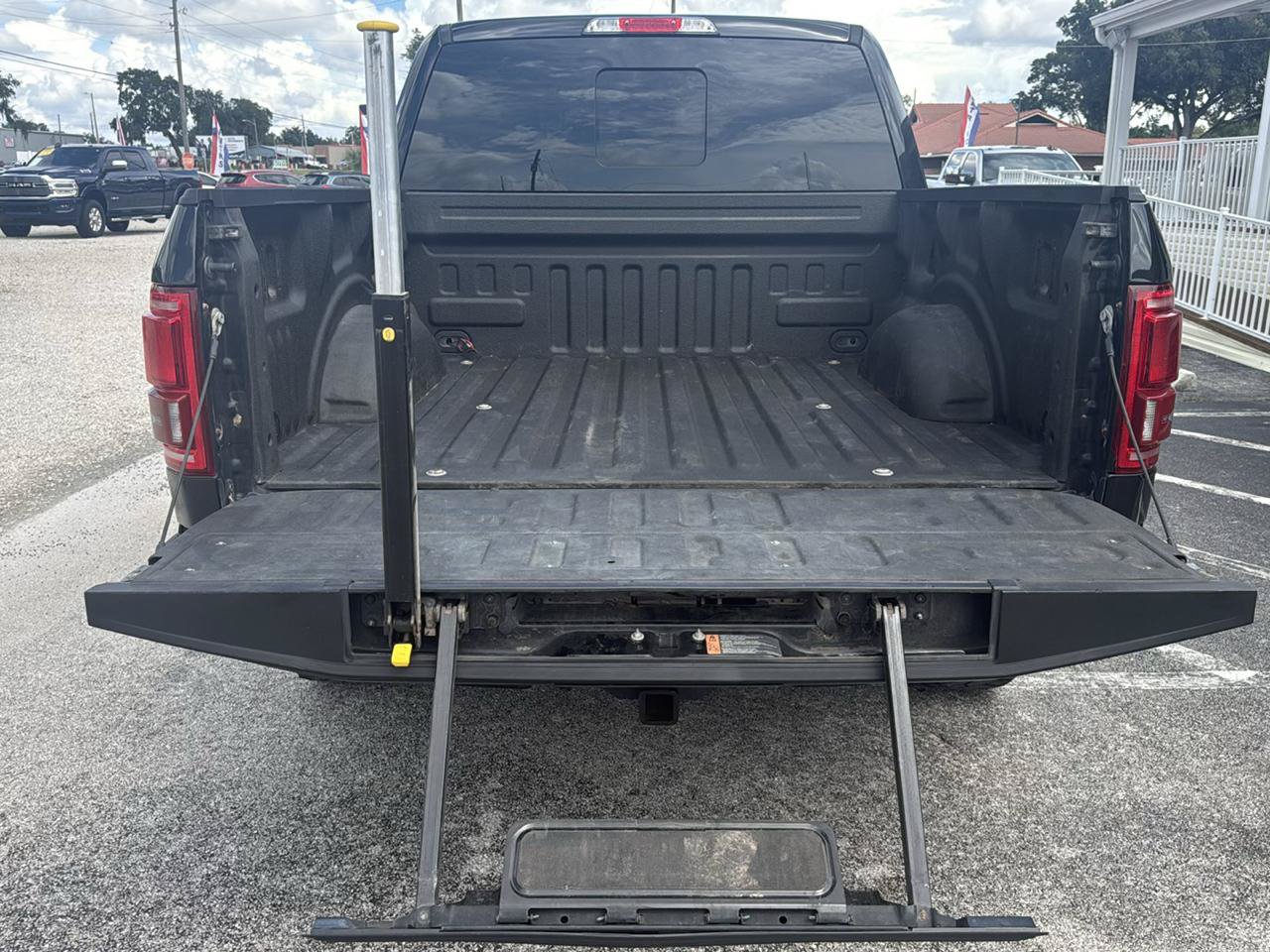 Used 2015 Ford F150 Platinum w/ Equipment Group 701A Luxury AWD/4WD image 21