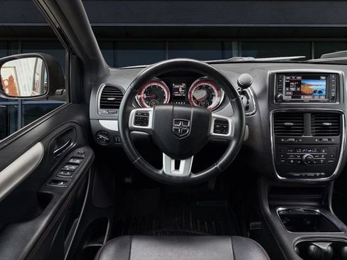 Used 2017 Dodge Grand Caravan GT FWD image 12