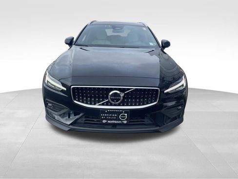 Certified 2025 Volvo V60 B5 Cross Country Ultra image 12