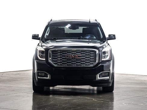 Used 2020 GMC Yukon XL Denali w/ Denali Premium Package image 2