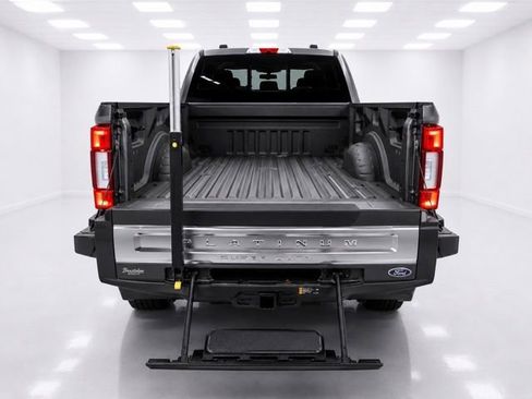 Used 2022 Ford F350 Platinum w/ FX4 Off-Road Package AWD/4WD image 11