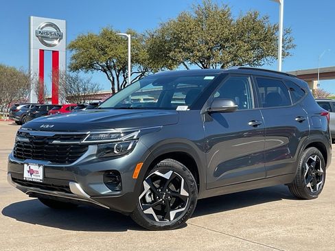 Used 2025 Kia Seltos S image 2