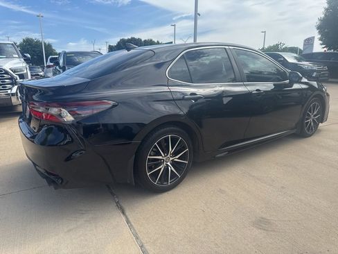 Used 2021 Toyota Camry SE FWD image 6