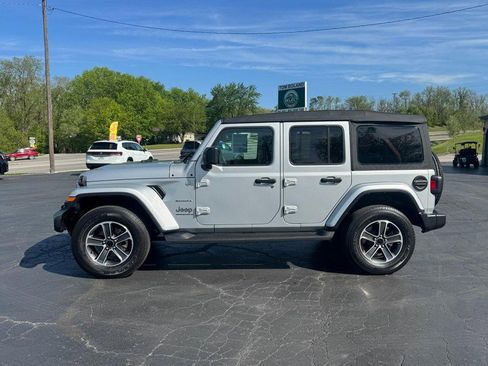 Used 2023 Jeep Wrangler Unlimited Sahara AWD/4WD image 4