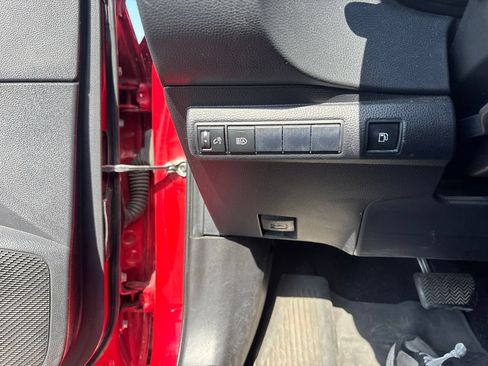 Used 2021 Toyota Corolla LE FWD image 14