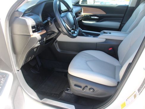 Certified 2024 Toyota Grand Highlander AWD image 11