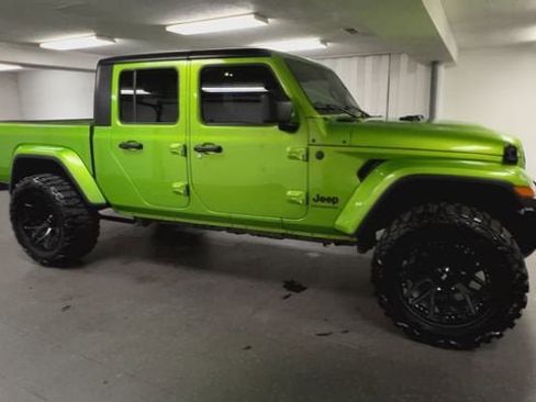 Used 2025 Jeep Gladiator Sport AWD/4WD image 2