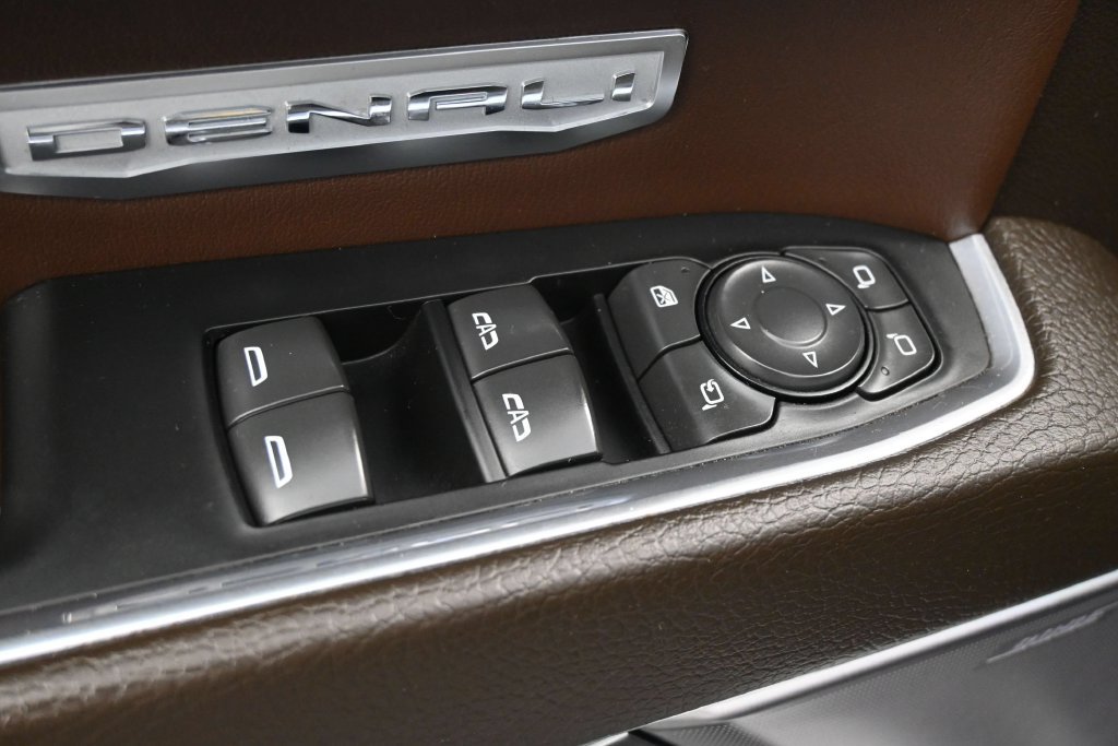 Used 2022 GMC Sierra 1500 Denali RWD image 4