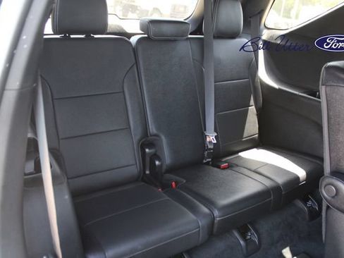 Used 2025 Chevrolet Traverse LT w/ Midnight/Sport Edition FWD image 13