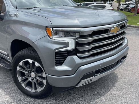 Used 2025 Chevrolet Silverado 1500 High Country w/ Technology Package AWD/4WD image 28