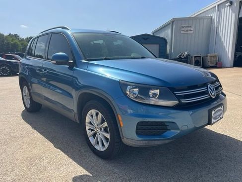 Used 2018 Volkswagen Tiguan Limited w/ Premium Package AWD/4WD image 1