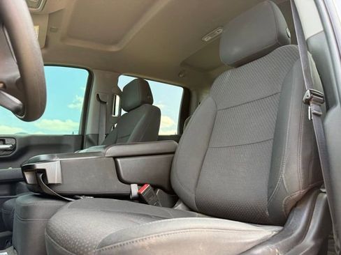 Used 2020 Chevrolet Silverado 2500 Custom w/ Custom Value Package image 12