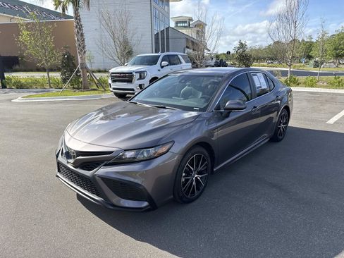 Used 2023 Toyota Camry SE FWD image 7