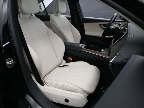 Used 2025 Mercedes-Benz E 350 4MATIC Sedan image 48