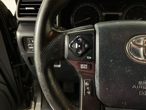 Used 2018 Toyota 4Runner TRD Off-Road AWD/4WD image 27