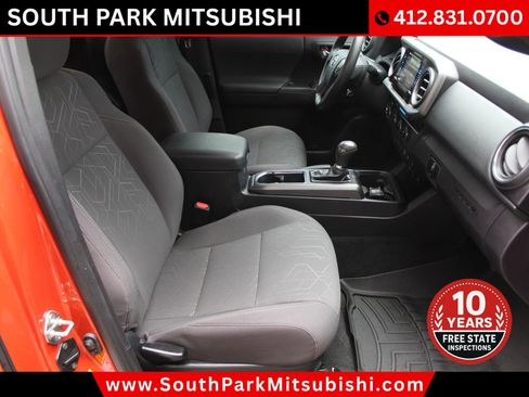 Used 2017 Toyota Tacoma TRD Off-Road w/ Premium & Technology Package image 13