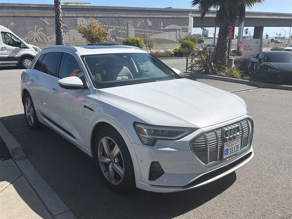 Used 2019 Audi e-tron Premium Plus AWD/4WD image 4