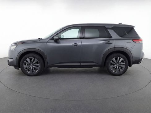 Used 2024 Nissan Pathfinder SV image 5