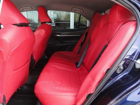 Used 2021 Toyota Camry SE FWD image 10