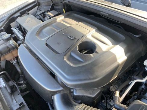 Used 2019 Jeep Grand Cherokee Laredo RWD image 13