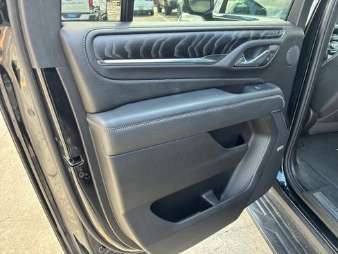 Used 2024 GMC Yukon XL Denali RWD image 17