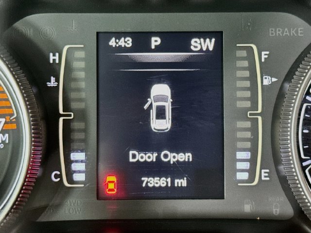 Used 2018 Jeep Cherokee Latitude FWD image 13