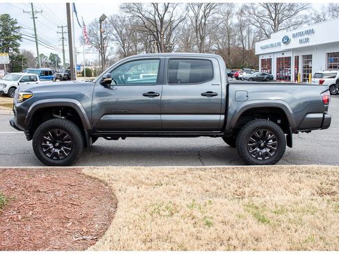 Used 2022 Toyota Tacoma Limited image 3