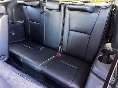 Used 2024 Toyota Highlander XLE image 25