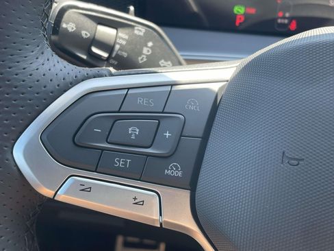 New 2026 Volkswagen Tiguan SE R-Line FWD image 21