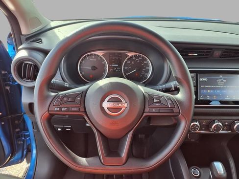 Certified 2025 Nissan Kicks Play S image 12