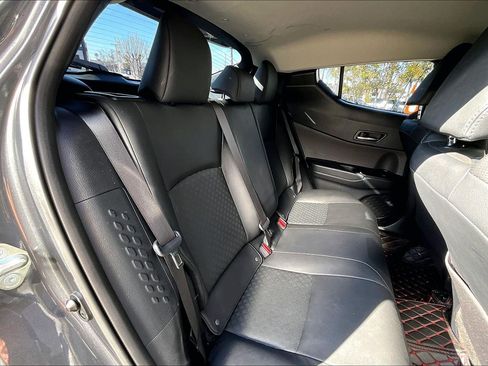 Used 2022 Toyota C-HR XLE image 27