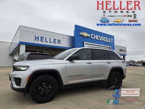 Used 2025 Jeep Grand Cherokee Altitude image 1