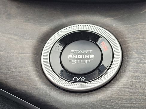 New 2025 Jeep Grand Cherokee L Limited w/ Luxury Tech Group II image 24