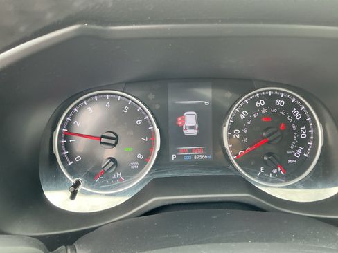 Used 2022 Toyota RAV4 XLE w/ Convenience Package AWD/4WD image 15