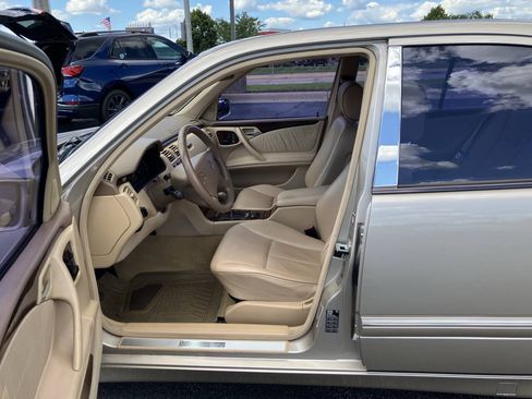 Used 2000 Mercedes-Benz E 320 Sedan image 9