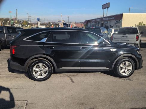 Used 2022 Kia Sorento LX image 9