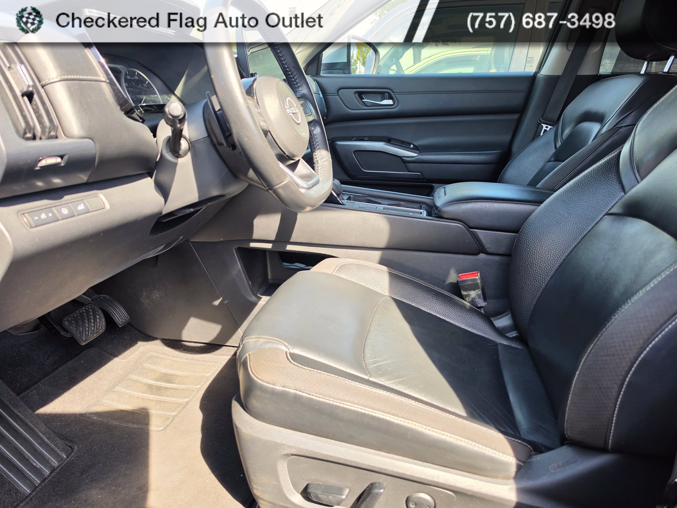 Used 2022 Nissan Pathfinder SL w/ SL Black Package FWD image 8