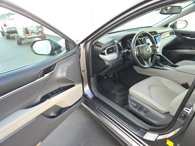 Used 2018 Toyota Camry SE w/ Convenience Package FWD image 8