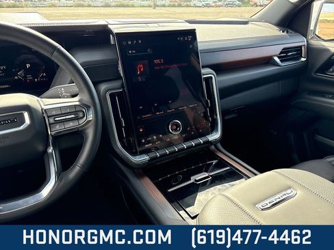 Used 2025 GMC Yukon Denali image 32