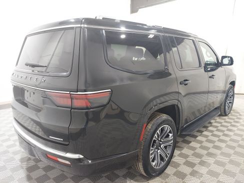 Used 2023 Jeep Wagoneer Series II AWD/4WD image 4