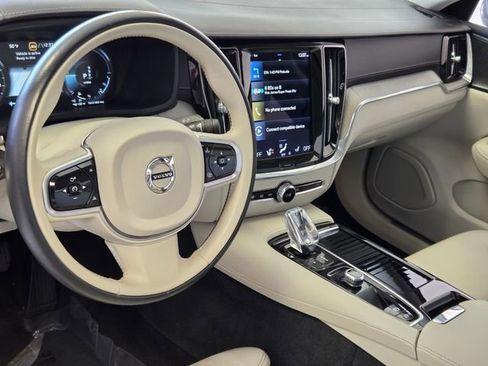 Used 2022 Volvo S60 T8 Inscription image 13