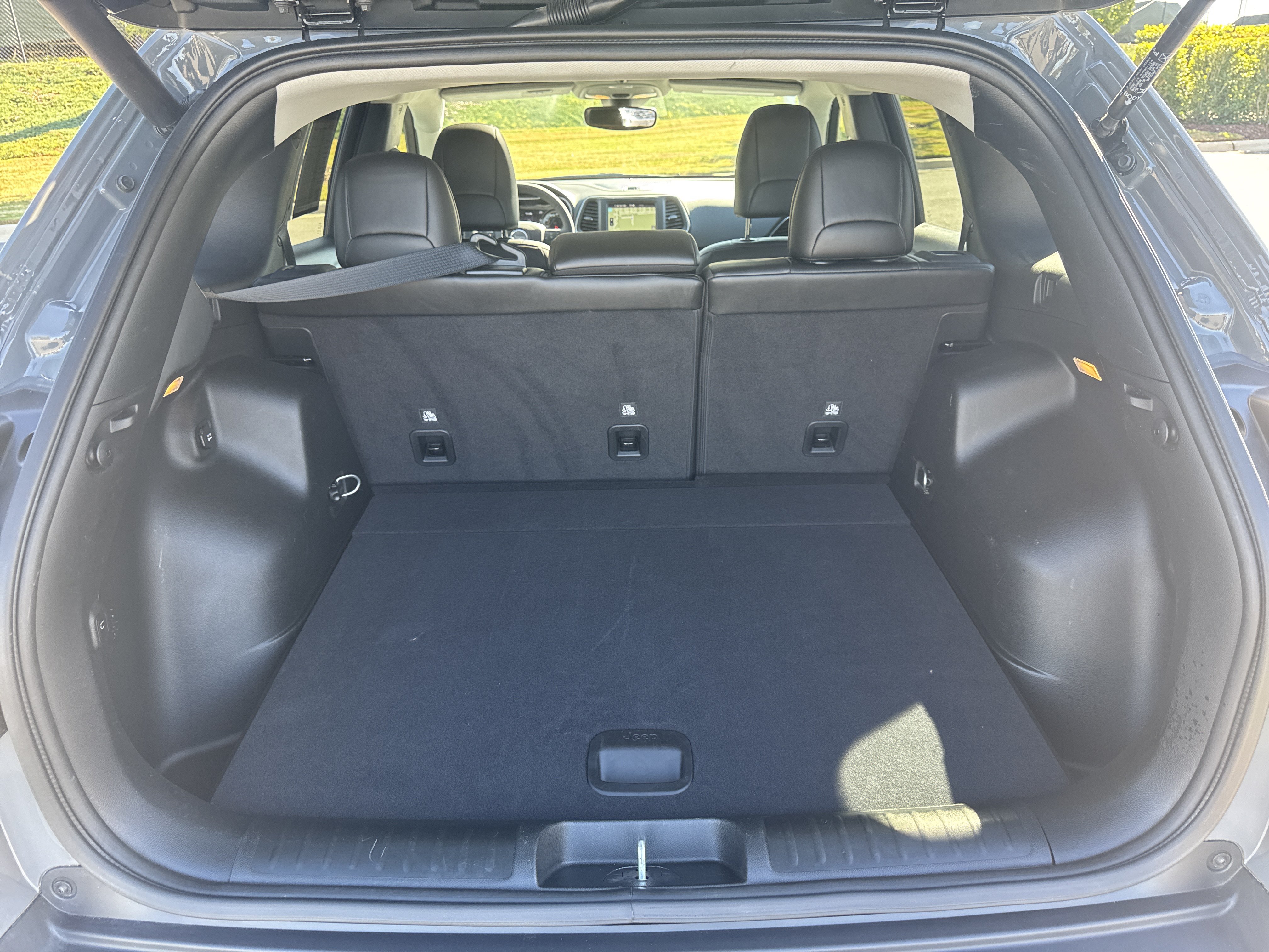 Used 2023 Jeep Cherokee Altitude Lux AWD/4WD image 34