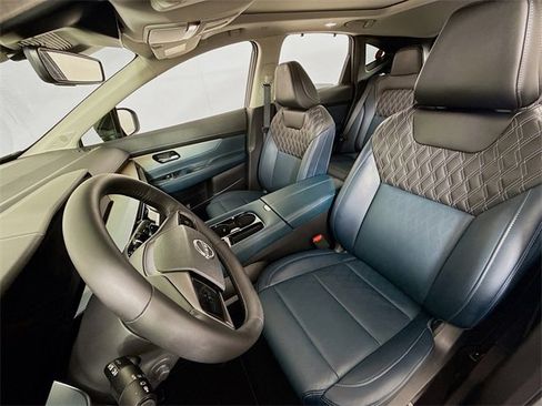 Certified 2025 Nissan Murano Platinum w/ Cargo Package image 5