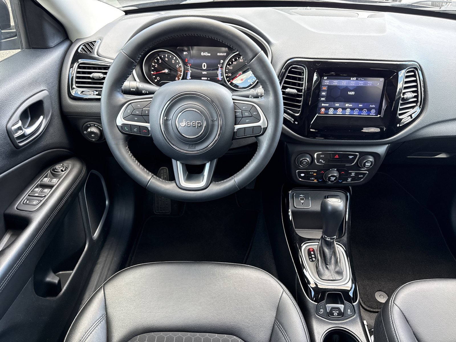 Used 2019 Jeep Compass Latitude FWD image 12