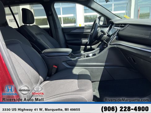 Used 2025 Jeep Grand Cherokee Laredo X w/ Luxury Tech Group I AWD/4WD image 26