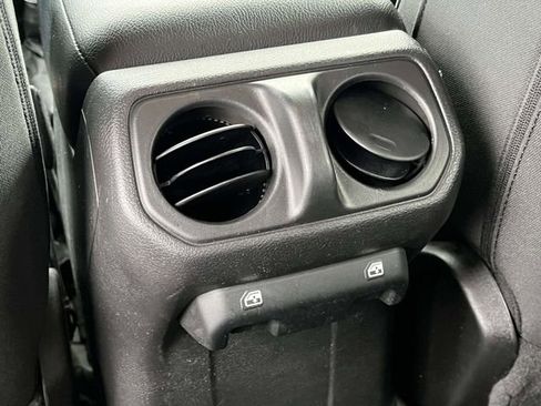 Used 2022 Jeep Wrangler Unlimited Sport image 19