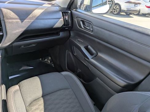 Used 2024 Nissan Pathfinder SV w/ SV Premium Package image 17