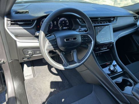 Used 2025 Jeep Grand Cherokee L Laredo w/ Luxury Tech Group I AWD/4WD image 16