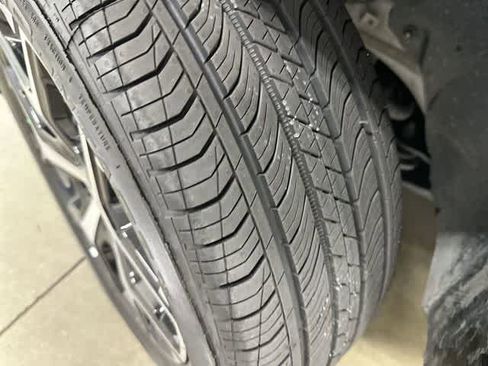 Used 2025 Jeep Compass Limited image 29