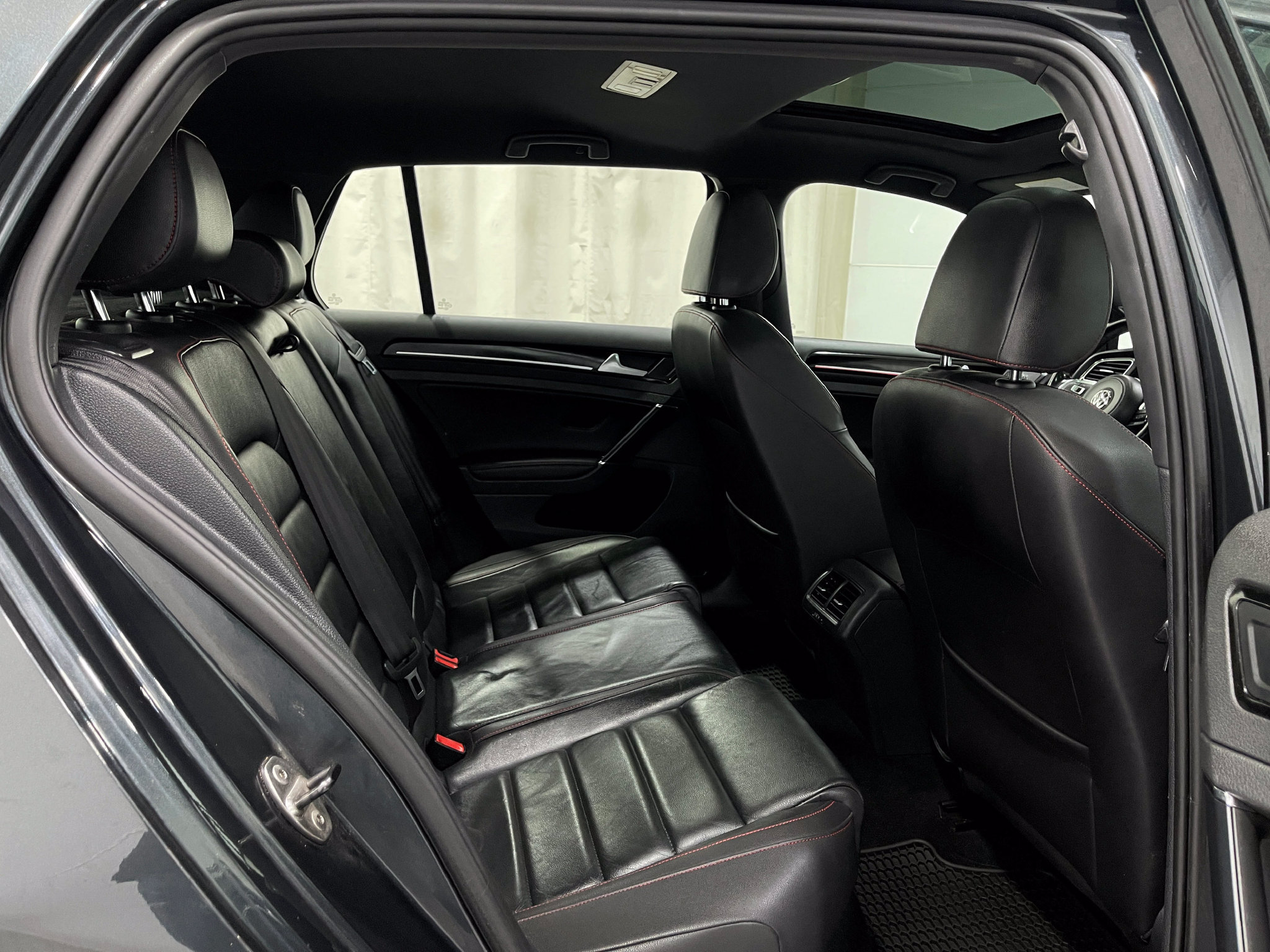 Used 2015 Volkswagen GTI SE w/ Lighting Package (SEL) FWD image 30